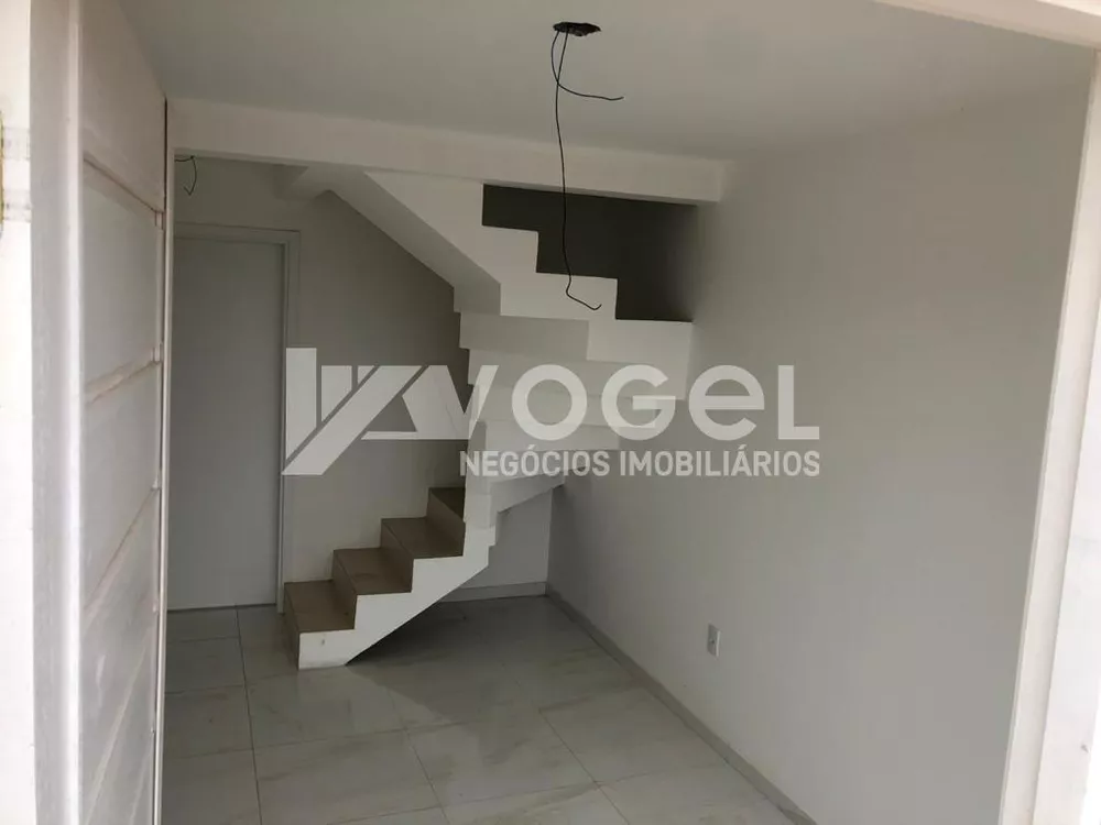 Casa à venda com 2 quartos, 44m² - Foto 2