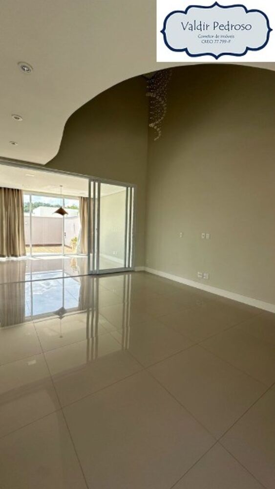 Casa de Condomínio à venda e aluguel com 3 quartos, 250m² - Foto 4