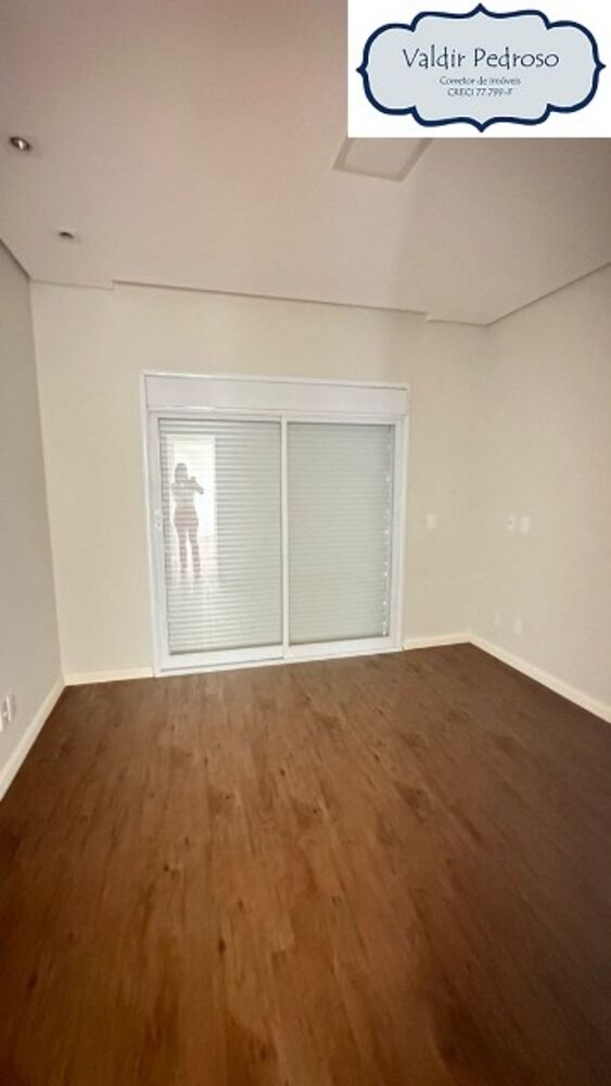 Casa de Condomínio à venda e aluguel com 3 quartos, 250m² - Foto 2