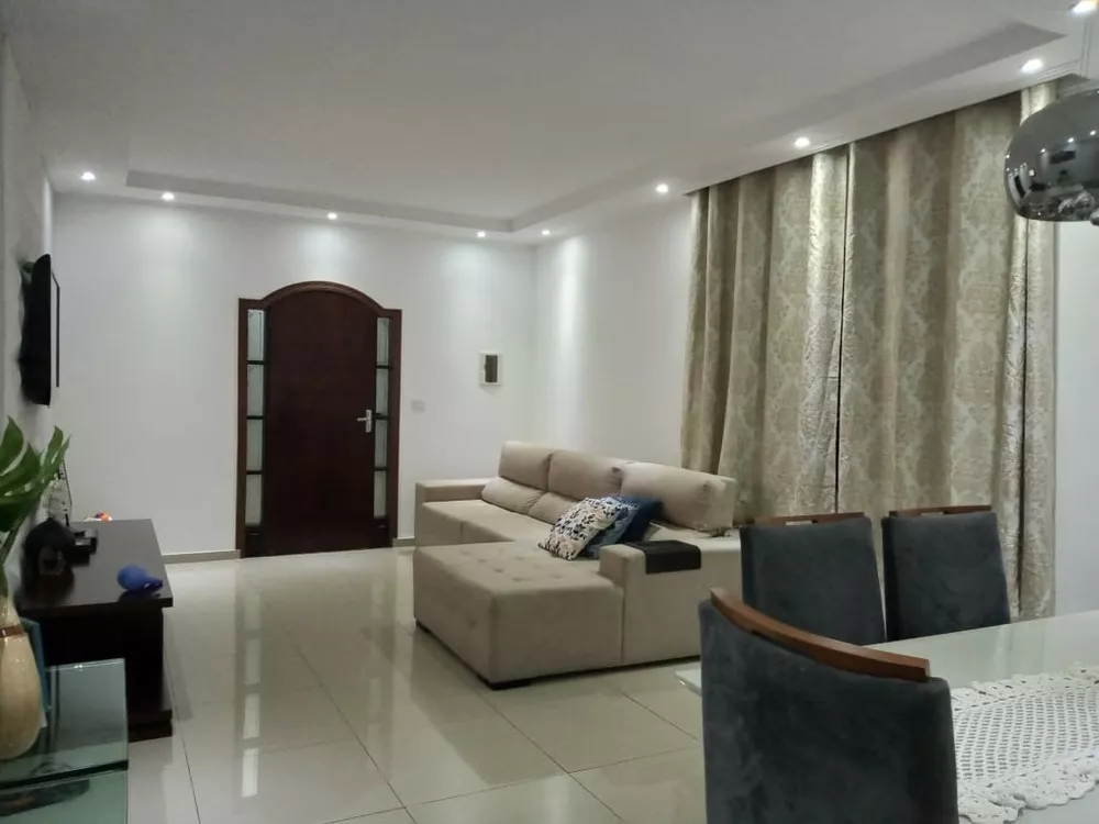 Casa à venda com 3 quartos, 201m² - Foto 1