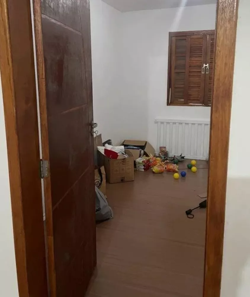 Casa à venda com 5 quartos, 250m² - Foto 4