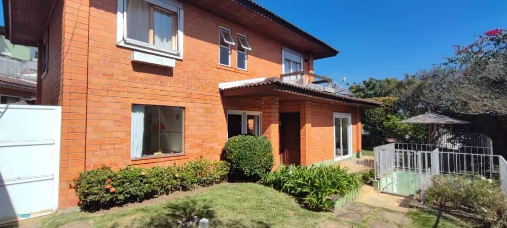 Sobrado à venda com 3 quartos, 235m² - Foto 1