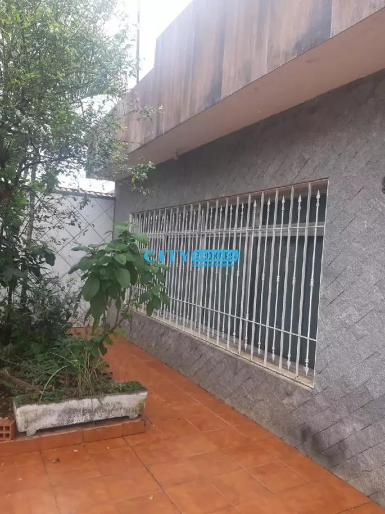 Casa à venda com 5 quartos, 255m² - Foto 2