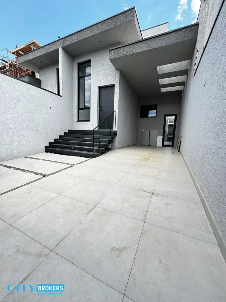 Casa à venda com 3 quartos, 137m² - Foto 1