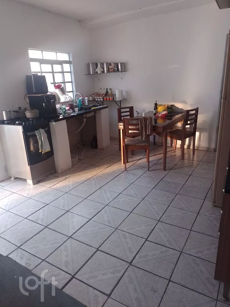 Casa à venda com 2 quartos, 200m² - Foto 2