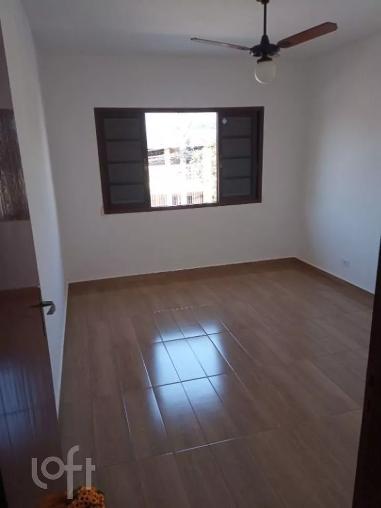 Casa à venda com 2 quartos, 70m² - Foto 4