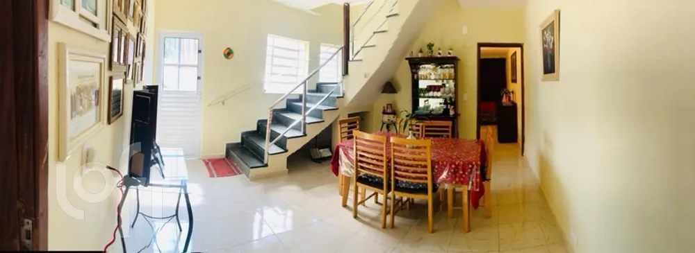 Casa à venda com 3 quartos, 240m² - Foto 1