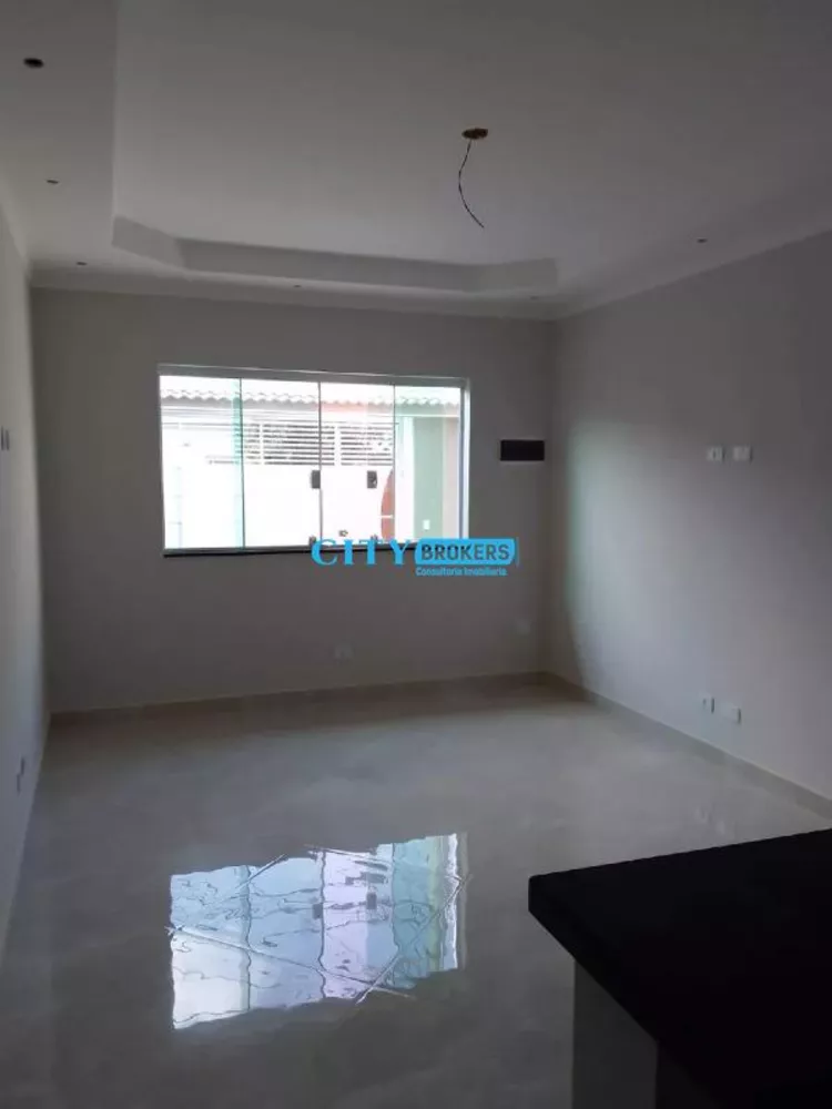 Casa à venda com 3 quartos, 90m² - Foto 1