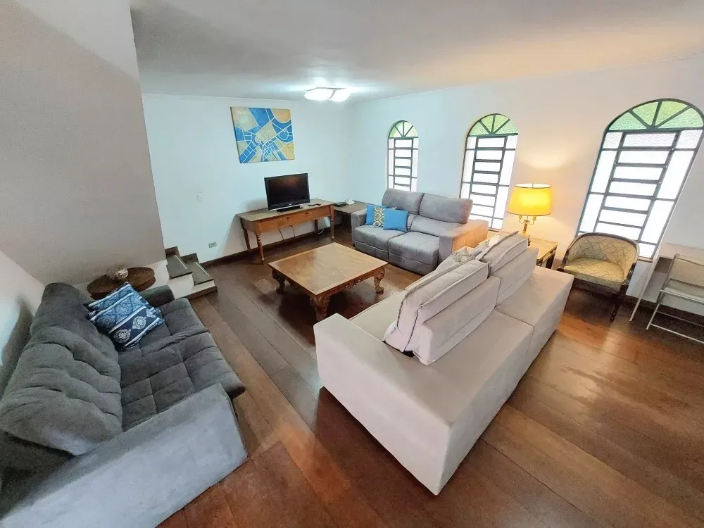 Casa à venda com 6 quartos, 250m² - Foto 3