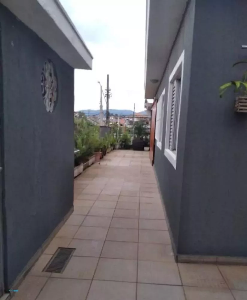 Sobrado à venda com 3 quartos, 200m² - Foto 2