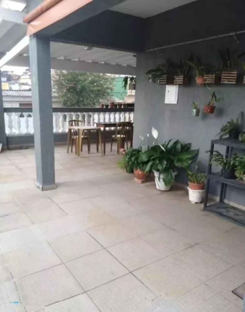 Sobrado à venda com 3 quartos, 200m² - Foto 1