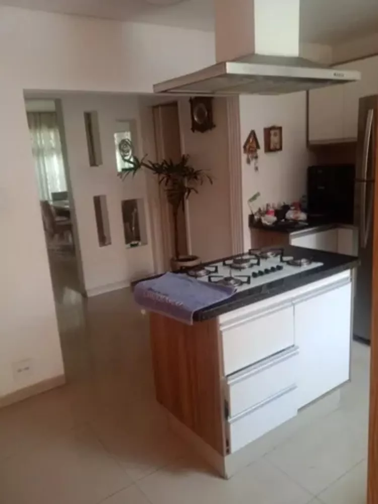 Sobrado à venda com 2 quartos, 230m² - Foto 2