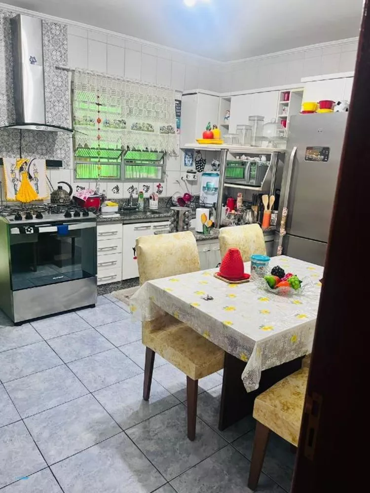 Sobrado à venda com 2 quartos, 300m² - Foto 2