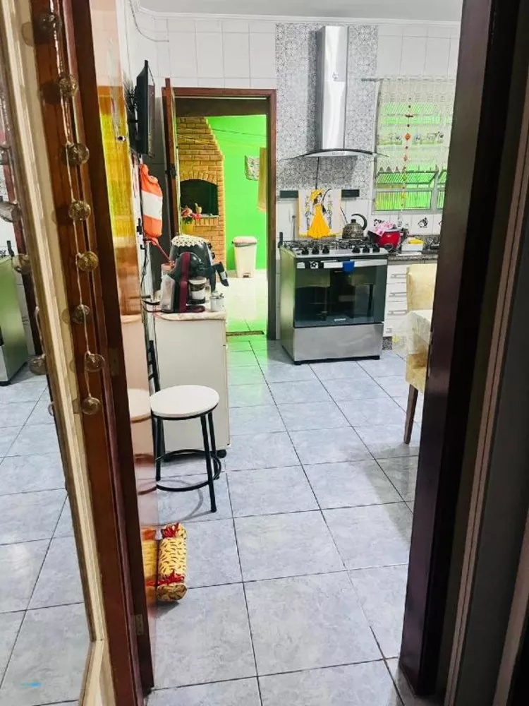 Sobrado à venda com 2 quartos, 300m² - Foto 3