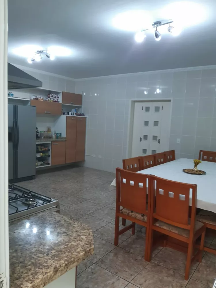 Casa à venda com 3 quartos, 257m² - Foto 1