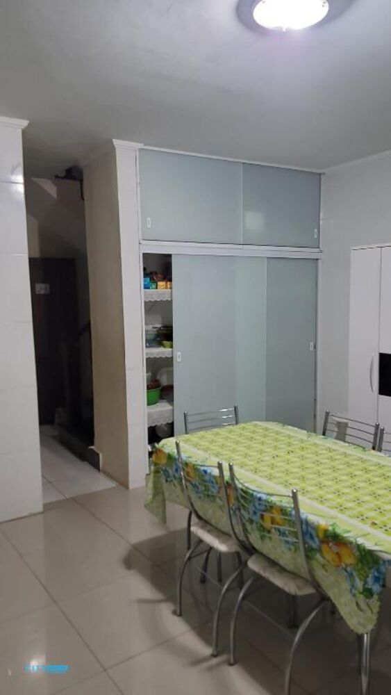 Casa à venda com 2 quartos, 200m² - Foto 2