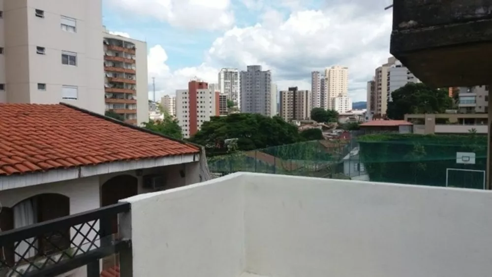 Casa à venda com 3 quartos, 240m² - Foto 1