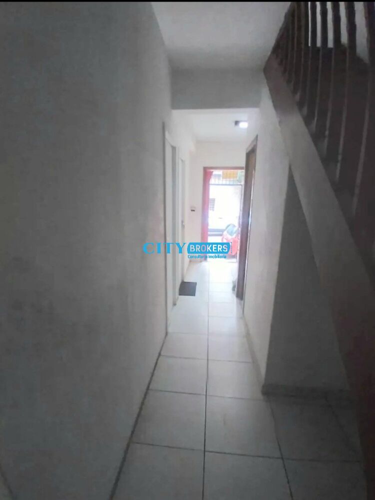 Sobrado à venda com 8 quartos, 250m² - Foto 2