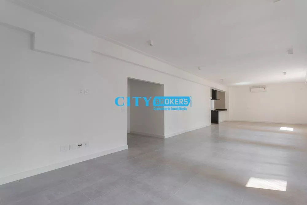 Apartamento à venda com 3 quartos, 209m² - Foto 2