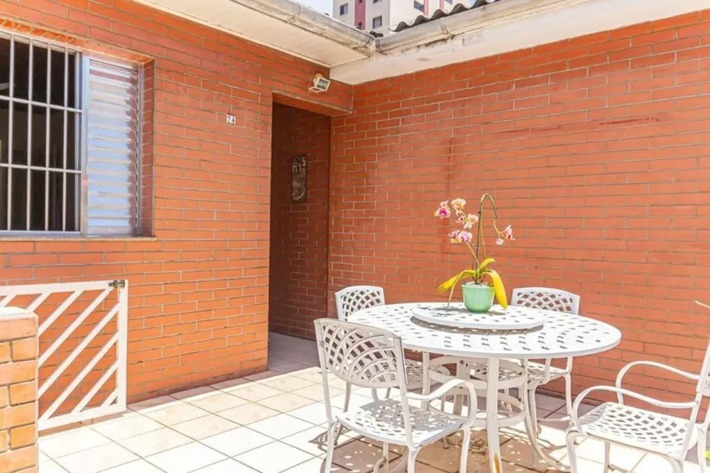 Casa à venda com 3 quartos, 210m² - Foto 2