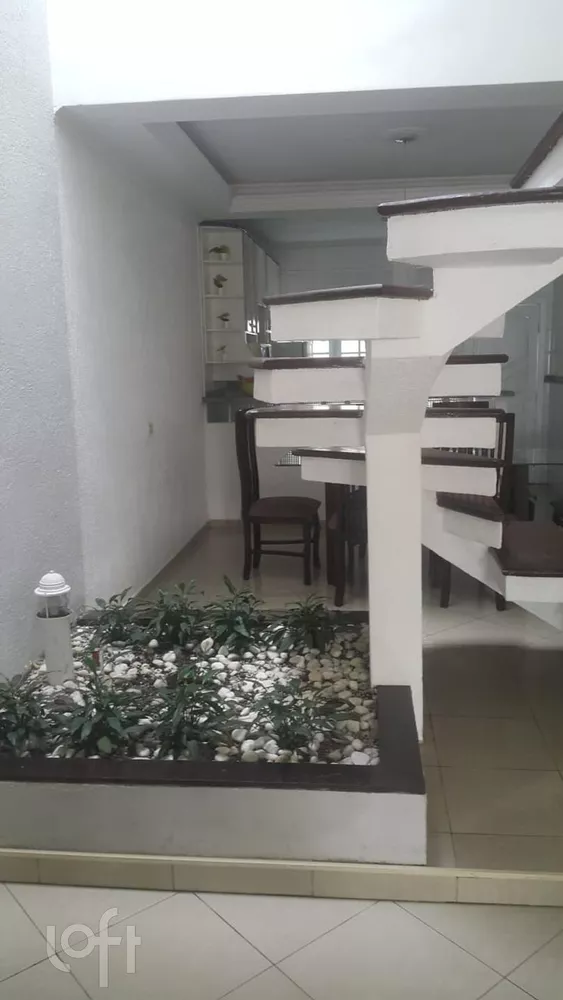 Casa à venda com 3 quartos, 170m² - Foto 2