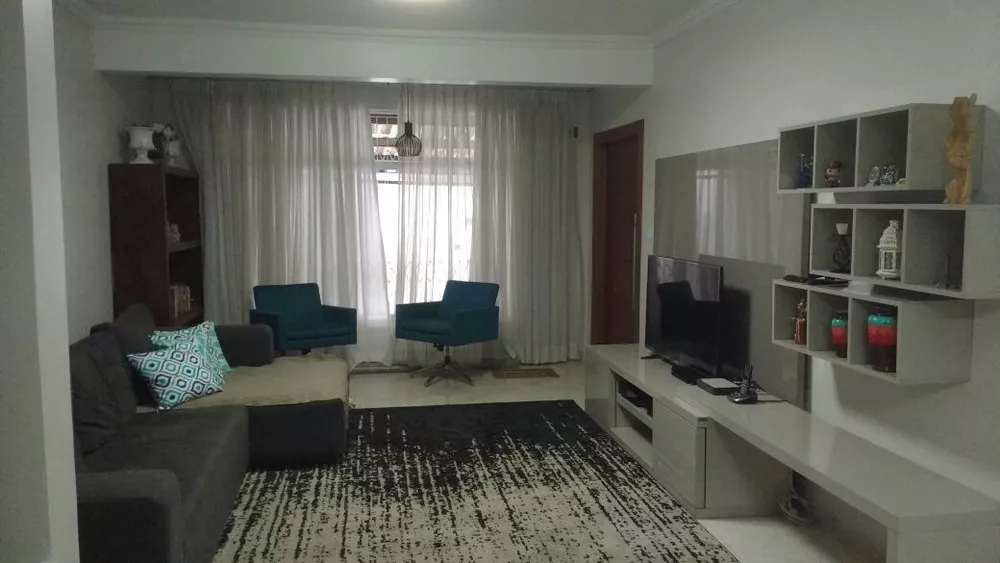 Casa à venda com 3 quartos, 250m² - Foto 2