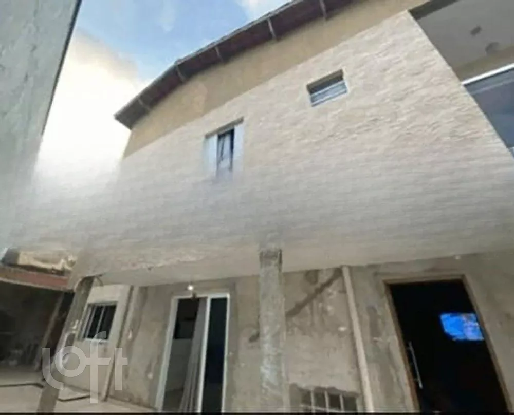 Casa à venda com 4 quartos, 180m² - Foto 2