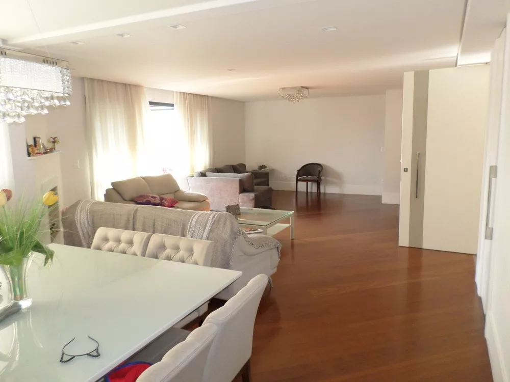 Apartamento à venda com 4 quartos, 202m² - Foto 2