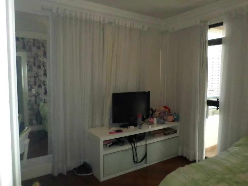 Apartamento à venda com 4 quartos, 202m² - Foto 1