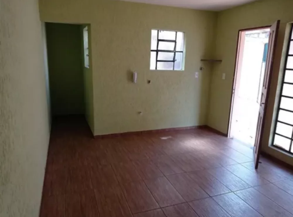 Casa à venda com 3 quartos, 180m² - Foto 2