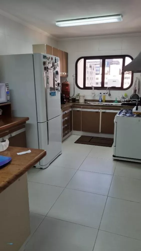 Apartamento à venda com 4 quartos, 195m² - Foto 7