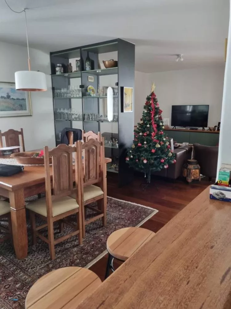 Apartamento à venda com 4 quartos, 195m² - Foto 2