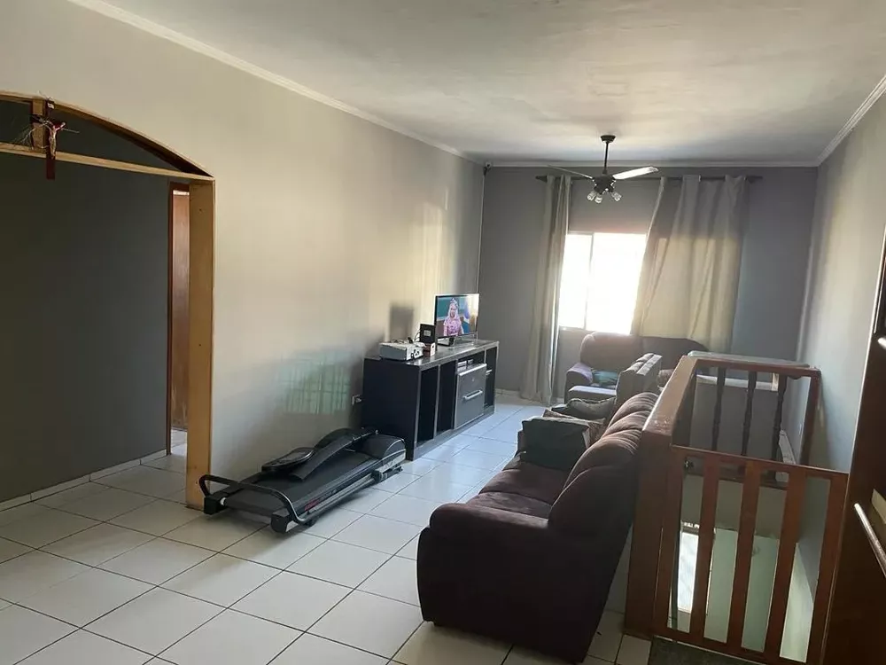 Sobrado à venda com 6 quartos, 250m² - Foto 1