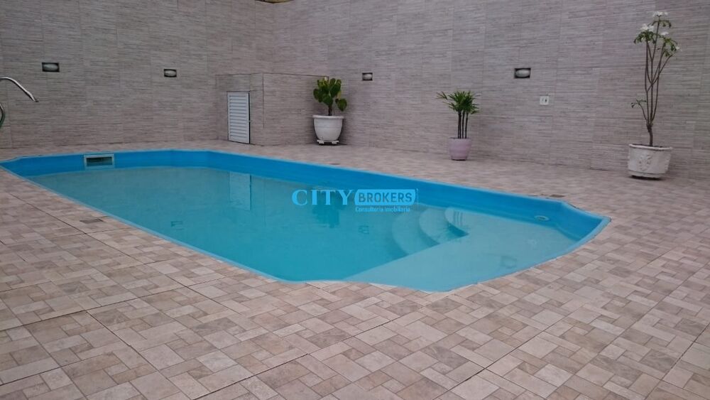 Casa à venda com 4 quartos, 235m² - Foto 1