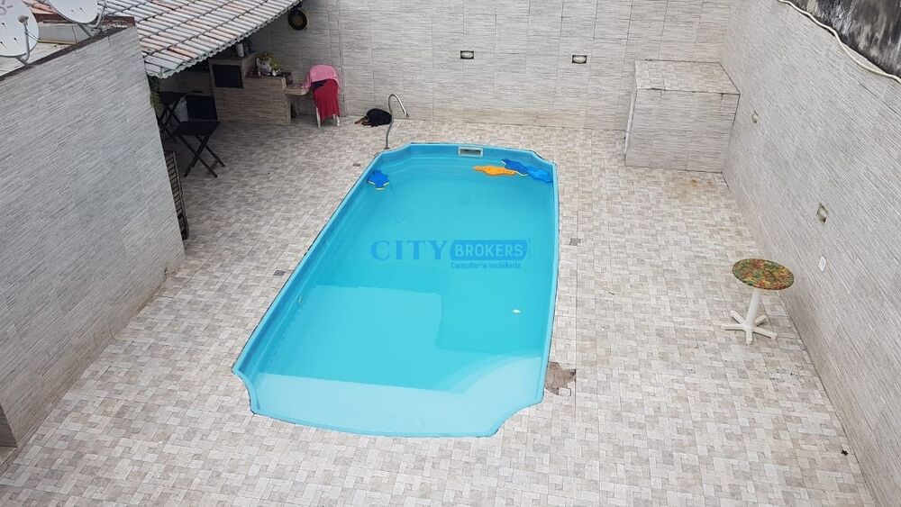 Casa à venda com 4 quartos, 235m² - Foto 2