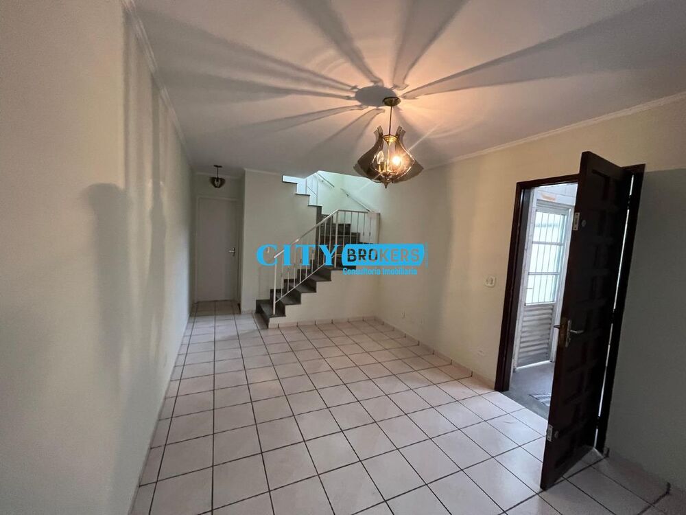 Sobrado à venda com 4 quartos, 180m² - Foto 1