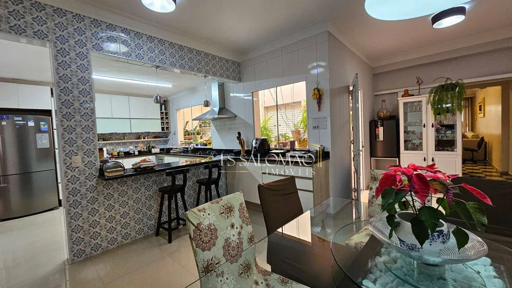 Casa, 3 quartos, 230 m² - Foto 8