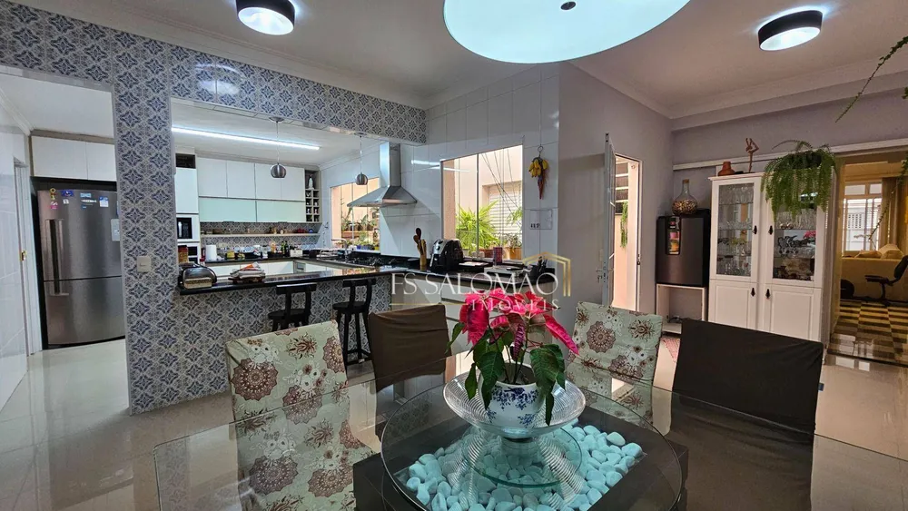 Casa, 3 quartos, 230 m² - Foto 1