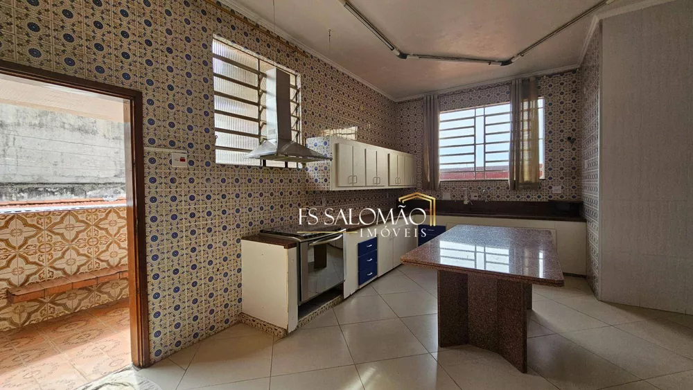 Casa, 4 quartos, 180 m² - Foto 1