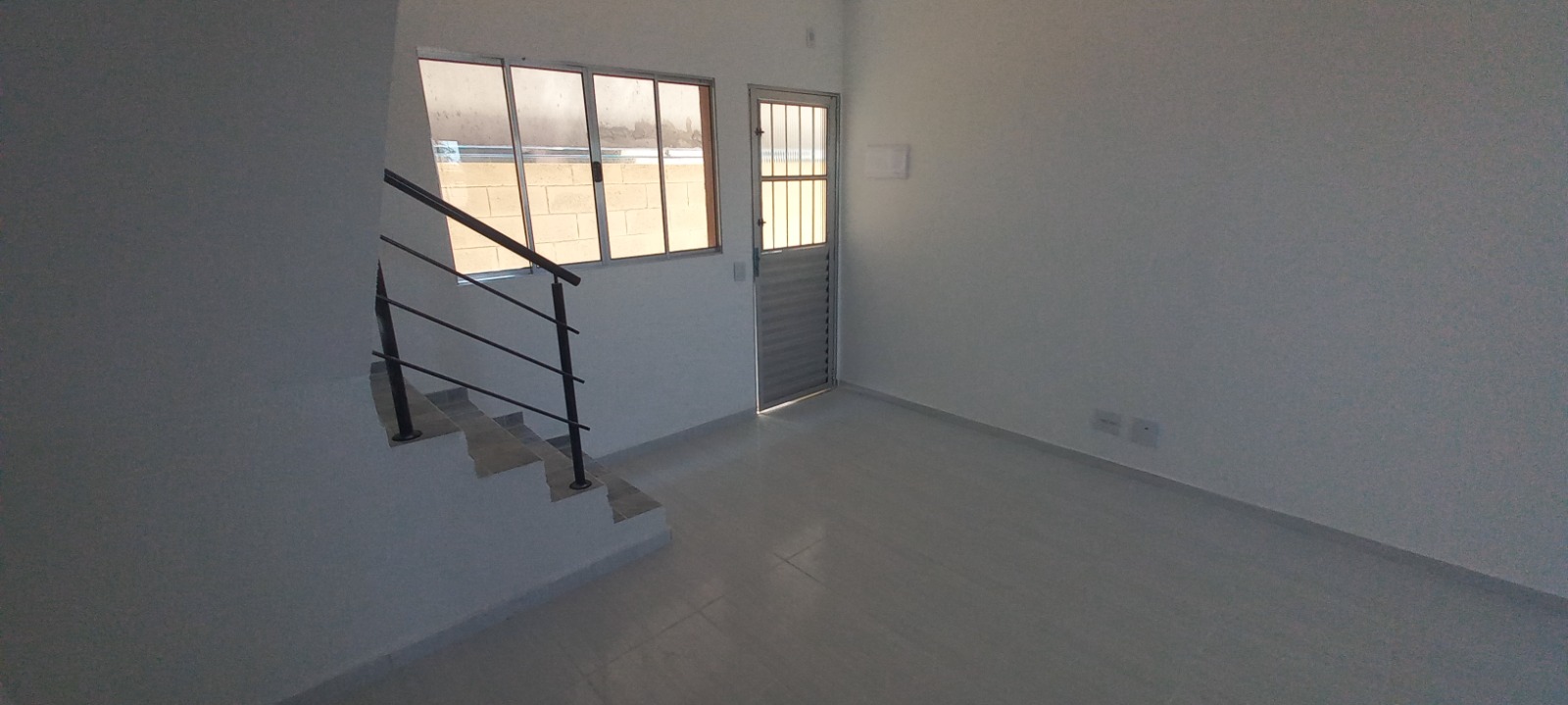 Sobrado à venda com 2 quartos, 58m² - Foto 1