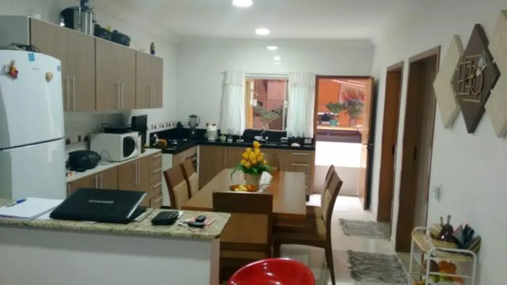 Casa, 3 quartos, 220 m² - Foto 1