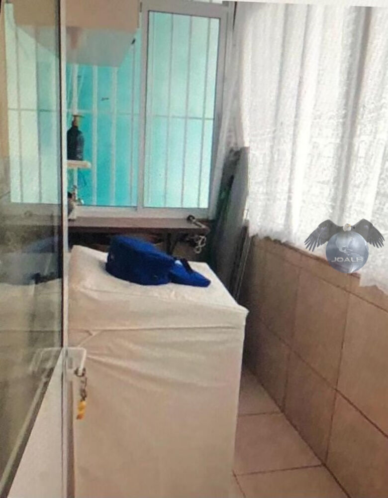 Casa à venda com 3 quartos, 1m² - Foto 1