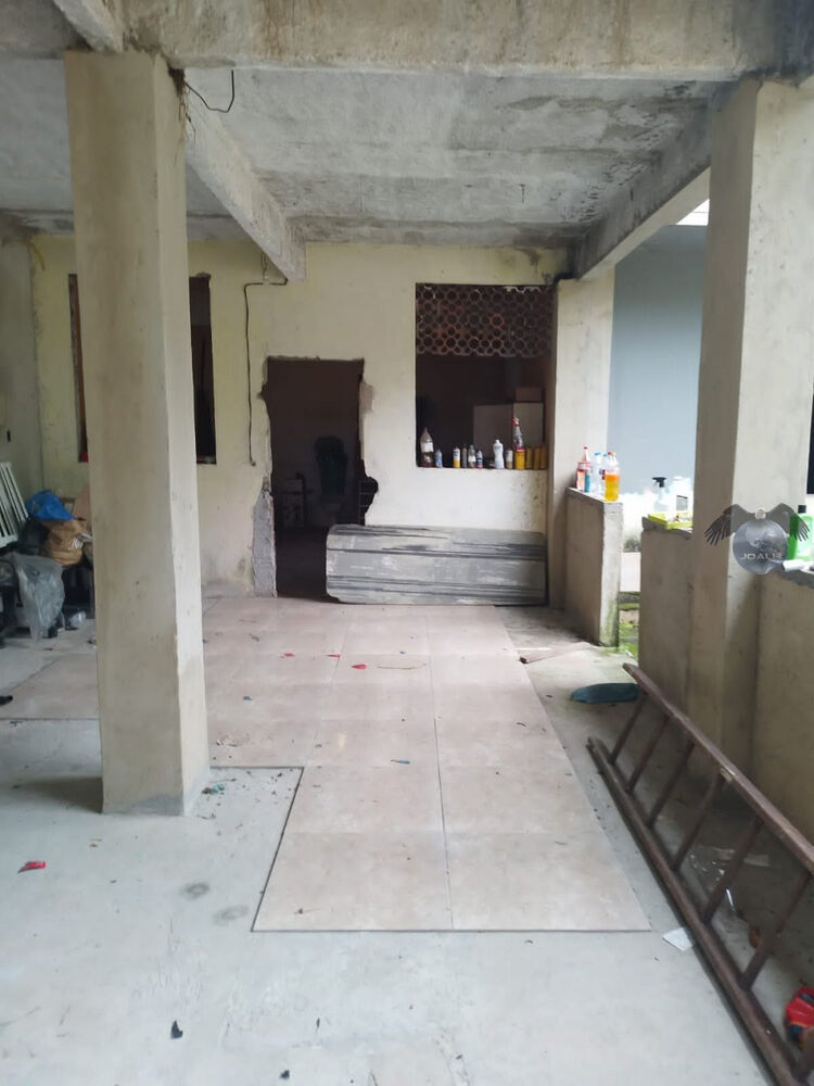 Casa à venda com 2 quartos, 3500m² - Foto 1