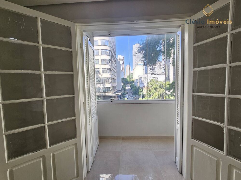 Apartamento à venda com 3 quartos, 240m² - Foto 1