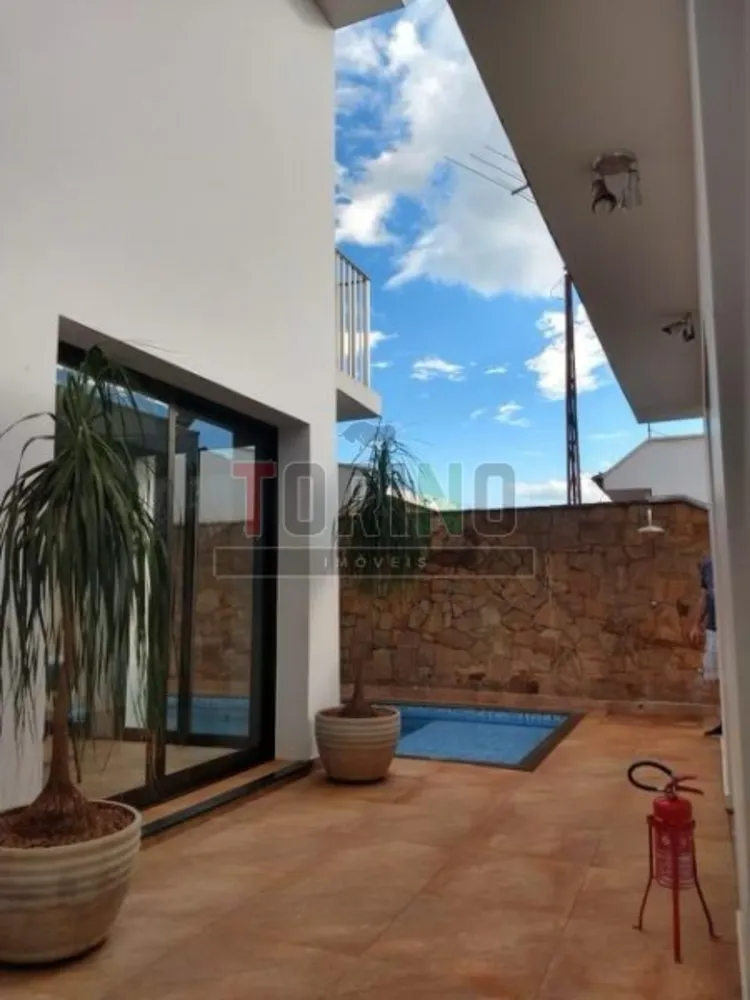 Casa, 5 quartos, 295 m² - Foto 2