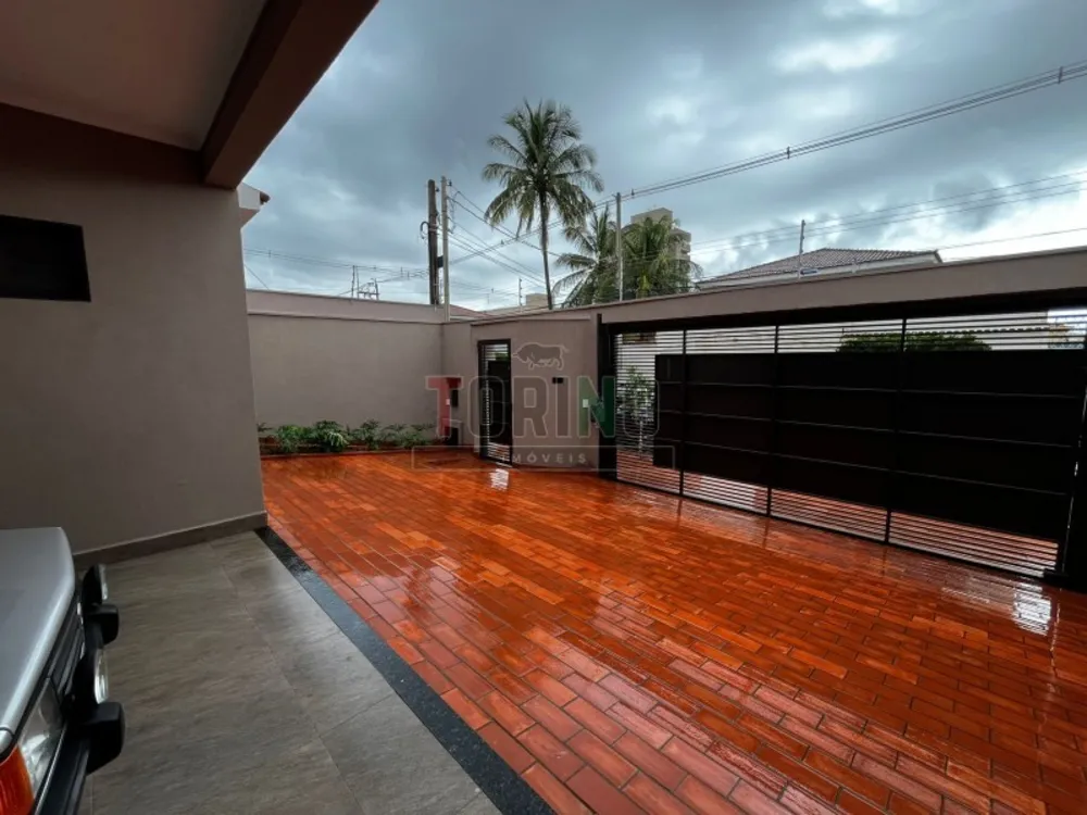 Casa, 3 quartos, 249 m² - Foto 1