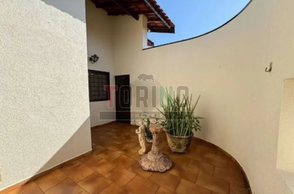 Casa, 4 quartos, 219 m² - Foto 1