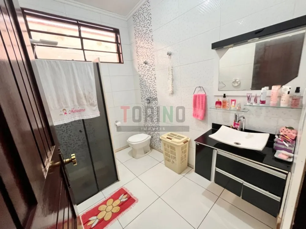 Casa, 3 quartos, 229 m² - Foto 2