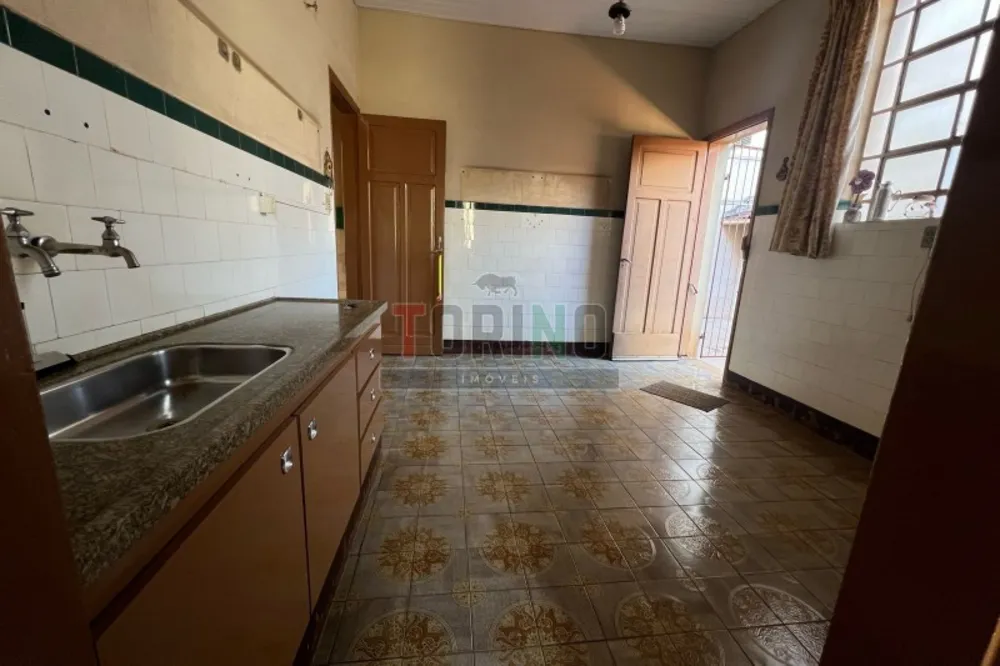 Casa, 4 quartos, 302 m² - Foto 2
