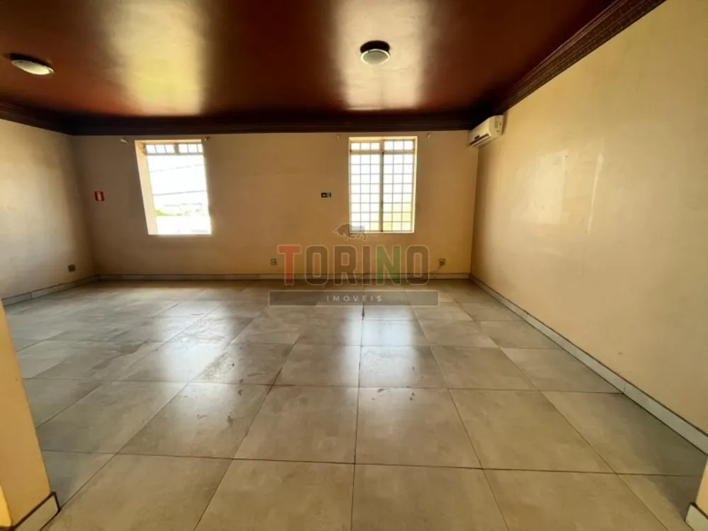 Casa, 4 quartos, 270 m² - Foto 2